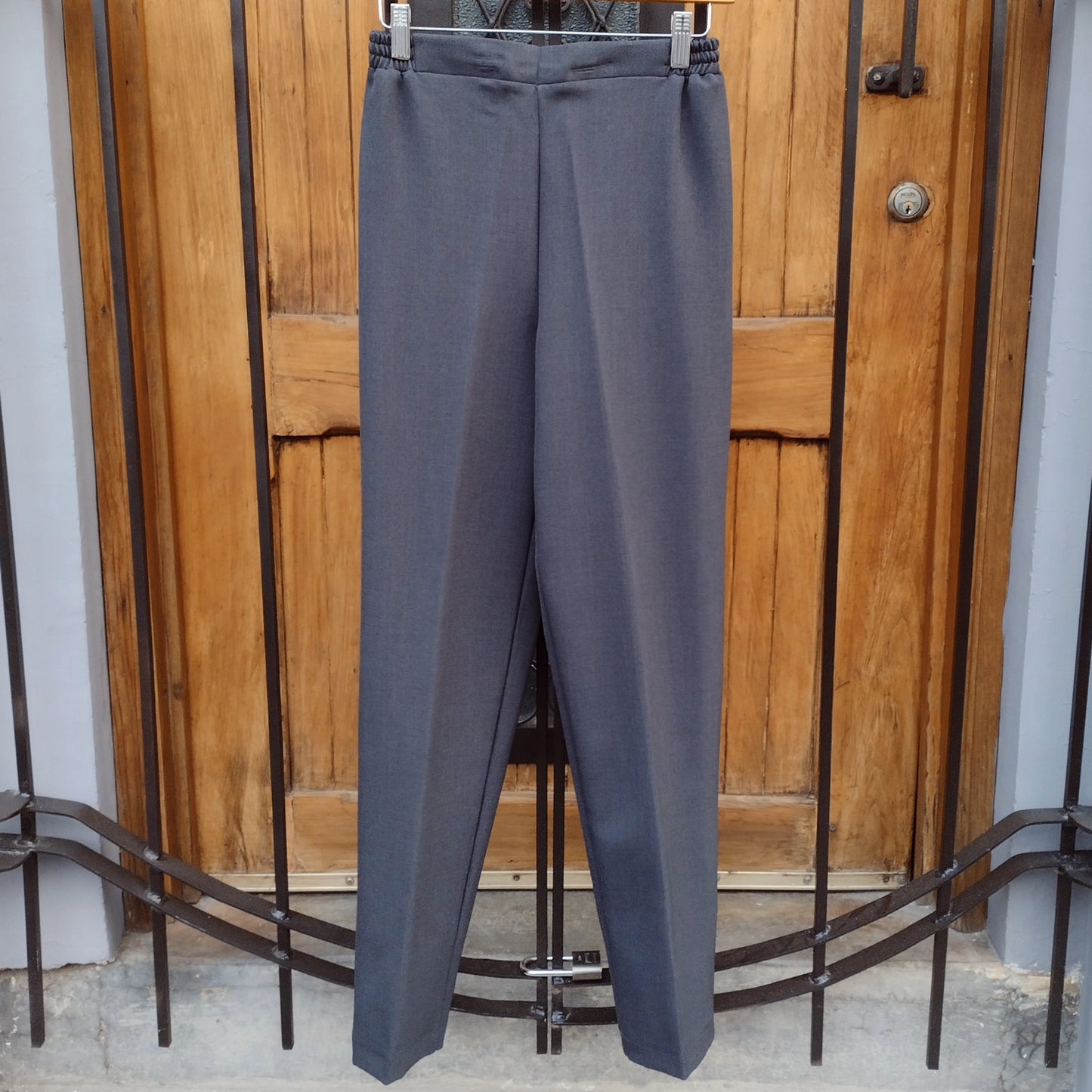 Pantalón Haku Gris