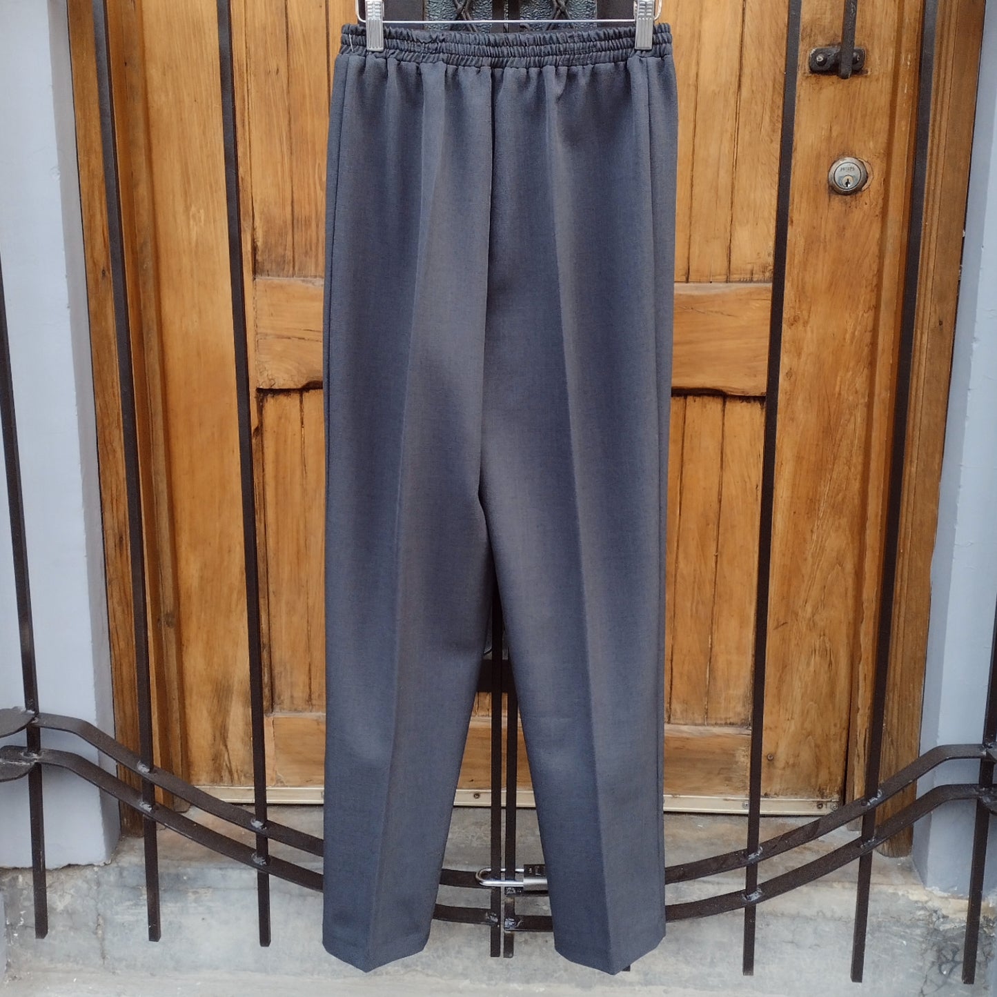 Pantalón Haku Gris